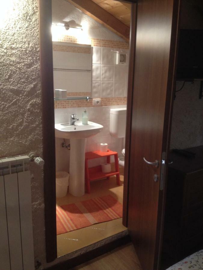 Bed and Breakfast La Tana Del Ghiro Porto Valtravaglia Exterior foto