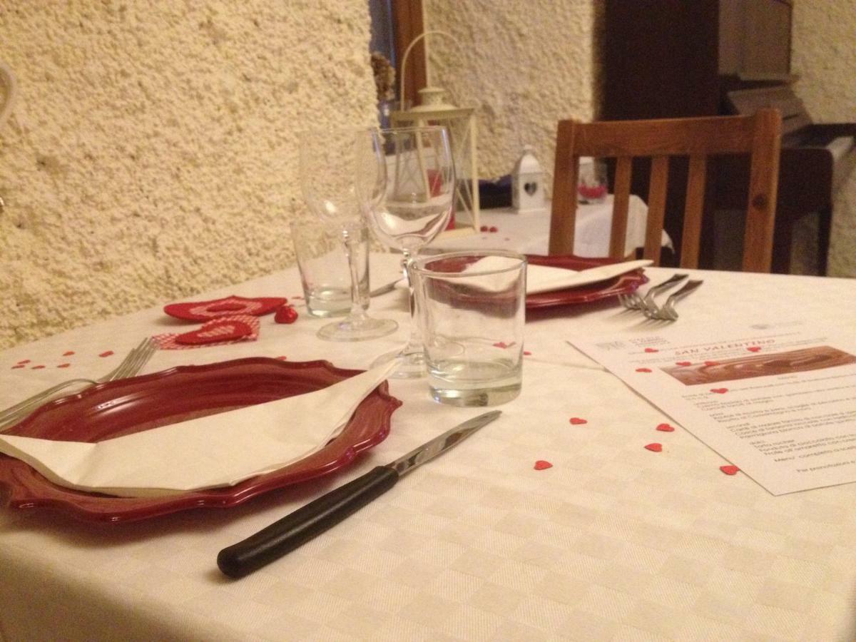 Bed and Breakfast La Tana Del Ghiro Porto Valtravaglia Exterior foto